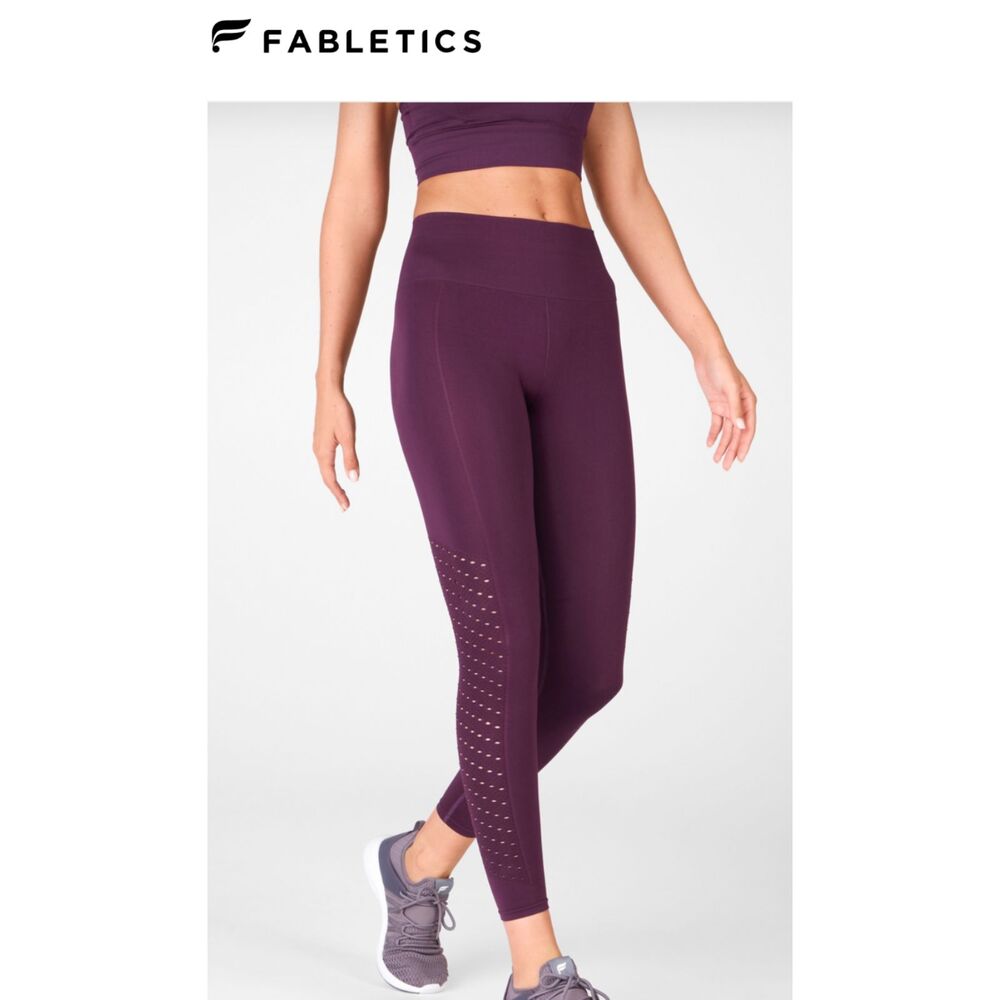 FABLETICS Sync Seamless High-Waisted 7/8 Legging in Plum Perfect Yoga Size XS